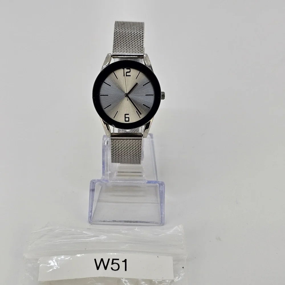 Minimalist Women's Analog Watch 34MM Gray Dial Gray Mesh Bands NEW‎ Battery